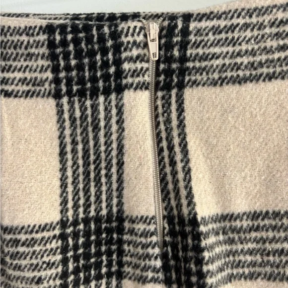 Windsor Plaid Mini Skirt | Beige Black Checkered | Size M - Picture 7 of 7